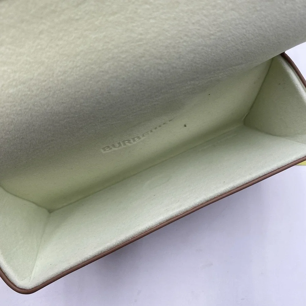 Burberry‎ Camel Brown Soft Leather Eyeglass/Sunglass Magnetic Close Case